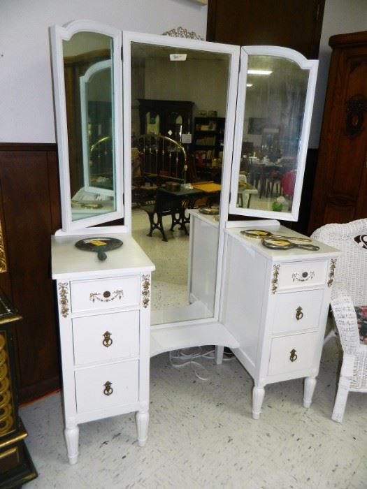 Beautiful trifold mirror dresser