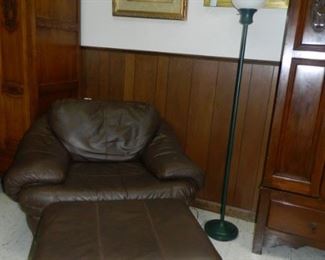 Leather chair w/ottoman