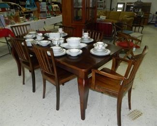 Pottery Barn farmhouse table w/6 chairs
