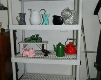 Granite ware, pottery items