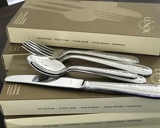 Brand new Lenox flatware. Never used. Great for daily everyday use!