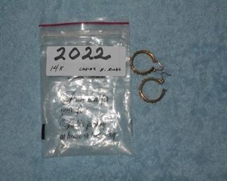 Several lots of fine jewelry as well as some better costume jewelry.