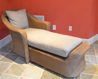 Wicker chaise longue
