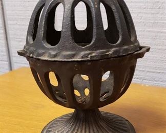 Cast Iron Thread Holder