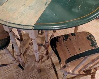 Antique Round Table with 2 drop leaves, white legs, distressed, 3 chairs