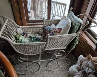 Gendron Wheel Co. (Toledo, OH) Wicker Baby Buggy