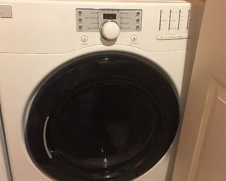Kenmore dryer 9yrs old, single person use. Great condition