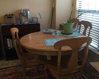 Great table w/5 chairs