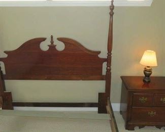 Thomasville Queen Size Mahogany Pencil Post Bed Frame, Night Stand
