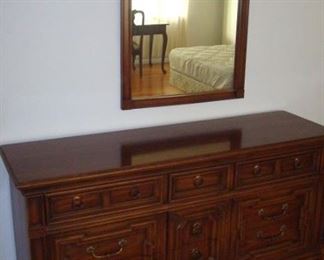 Dresser & mirror to double Thomasville bedroom suite.