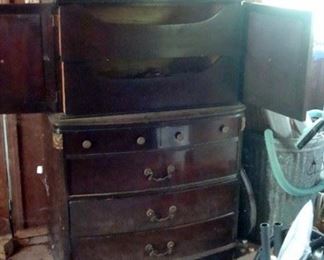 antique mahogany bachelor's chest of drawers