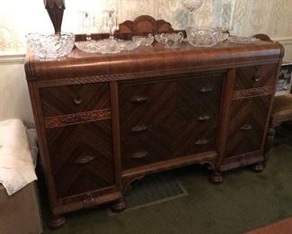 Buffet is beautiful with the designs.