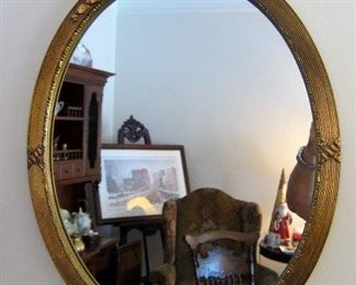 NICE WOOEN AND GESSO OVAL MIRROR