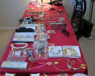 LOTS OF COSTUME JEWELRY INCLUDING MONET AND NAPIER 