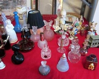 MANY DIFFERENT PERFUME BOTTLES