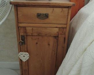     SMALL BEDSIDE CABINET W/ DRAWER AND DOOR