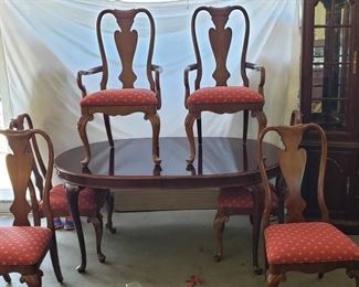 Mahogany Queen Anne Lineage Table & 6 Chairs
