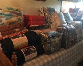 Queen/full and twin comforters and quilts