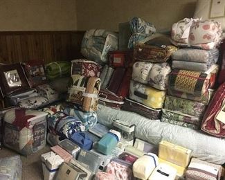King size bedding - comforters, quilts, sheets, and pillowcases
