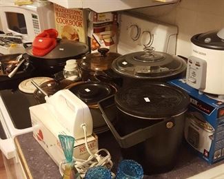 LOTS of kitchen accessories