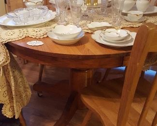 Oak table/chairs (there are 2 to choose from)