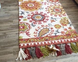  NICE FLORAL AND PAISLEY RUG 