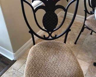 CLOSE UP OF DINING CHAIR 