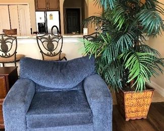 COMFY OVERSIZED OCCASIONS CHAIR IN BLUE 