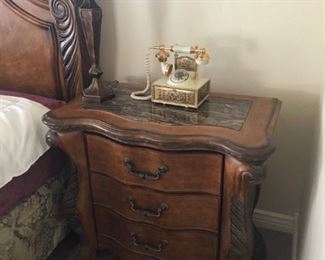 Hidden drawer to keep your treasures.