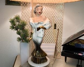 Amazing Regency lamp, she turns and lights up
