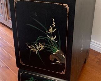 Hand Painted Black Lacquer Chinoiserie Cabinet Asian	33x34x16in	HxWxD