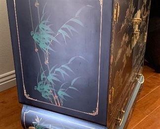 Hand Painted Black Lacquer Chinoiserie Cabinet Asian	33x34x16in	HxWxD