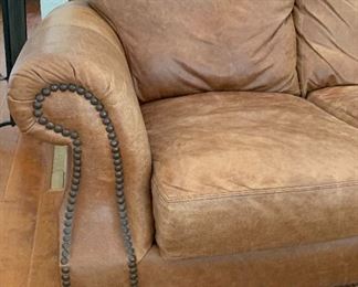 US Premium Leather Rustic Nailhead Sofa/Loveseat	36x67x44in	HxWxD