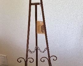 Tres Amigos Easel  Stand	 
