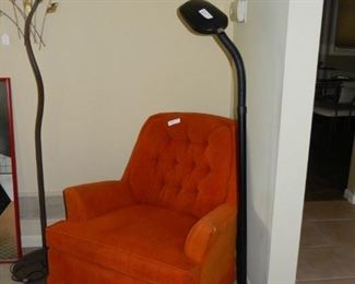 Swivel chair, standing lamp