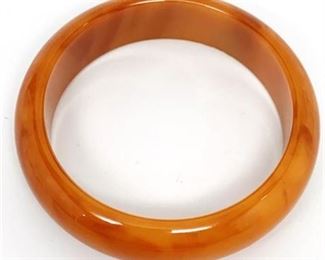 Lot 028-1 
Vintage Marble Bakelite Bangle Bracelet