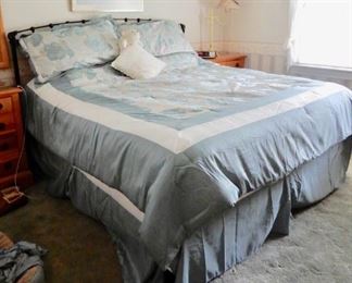 KINGSIZE BED WITH VERY NICE WROUGHT IRON FRAME