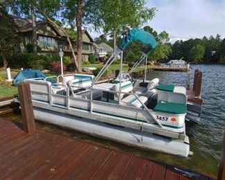 18 foot pontoon Gentle used in excellent condition. 