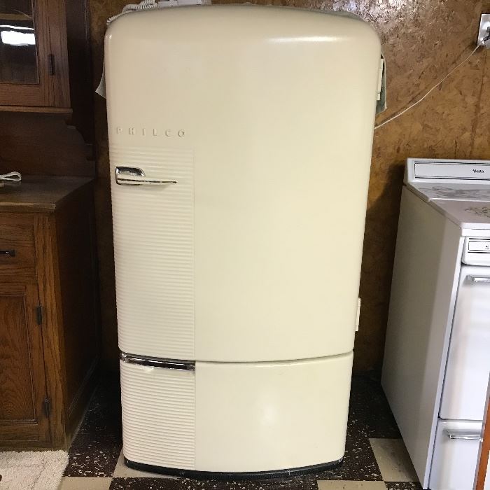 Vintage 1946 Philco working refrigerator 