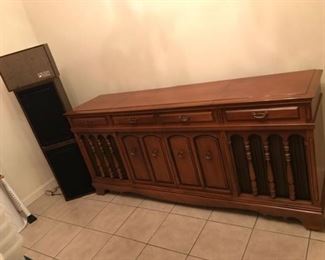 GE stereo console -- complete