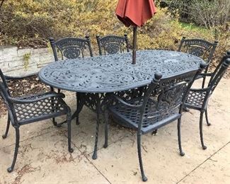  Patio table and chairs by Hanamint 