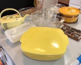 rare !!  new -yellow pyrex- casserole w/ lid- looks unused have vintage corning -hall- etc  COOL STUFF HERE 