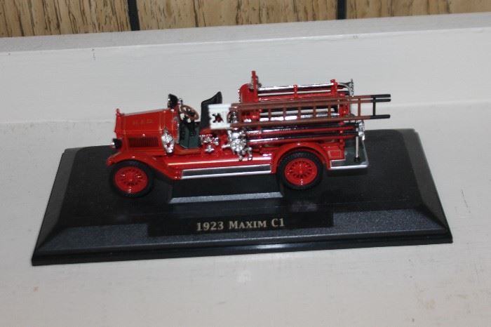 1923 Maxim CT Diecast Firetruck