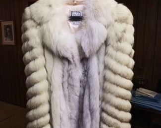 Saga Fox Fur Size Large