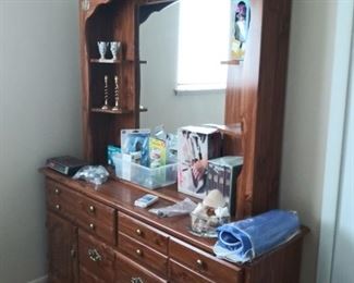Dresser With Mirror