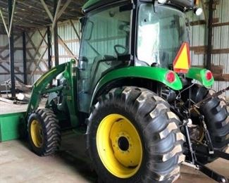 002 John Deere 4720 with 400X Loader Like New
