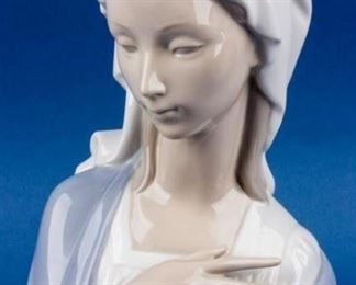 Lot 289 - Retired Signed Lladro Figurine ‘Madonna' 4649