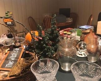 Holiday decor & collectibles
