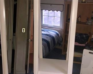 Mirror / shelving