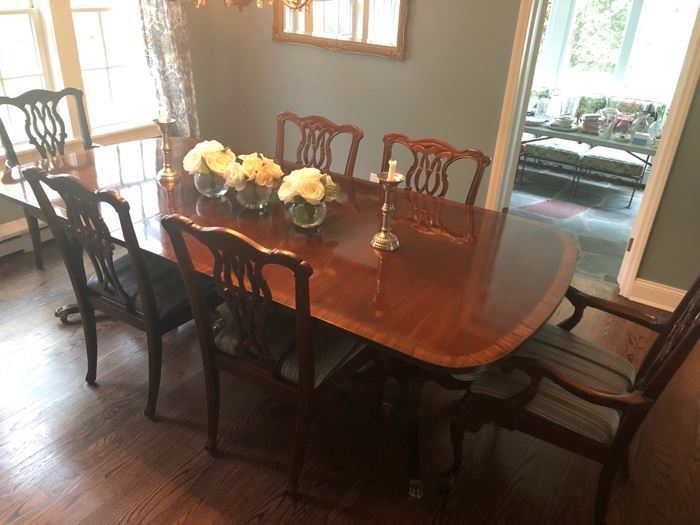Vintage Queen Anne dining table & chairs 